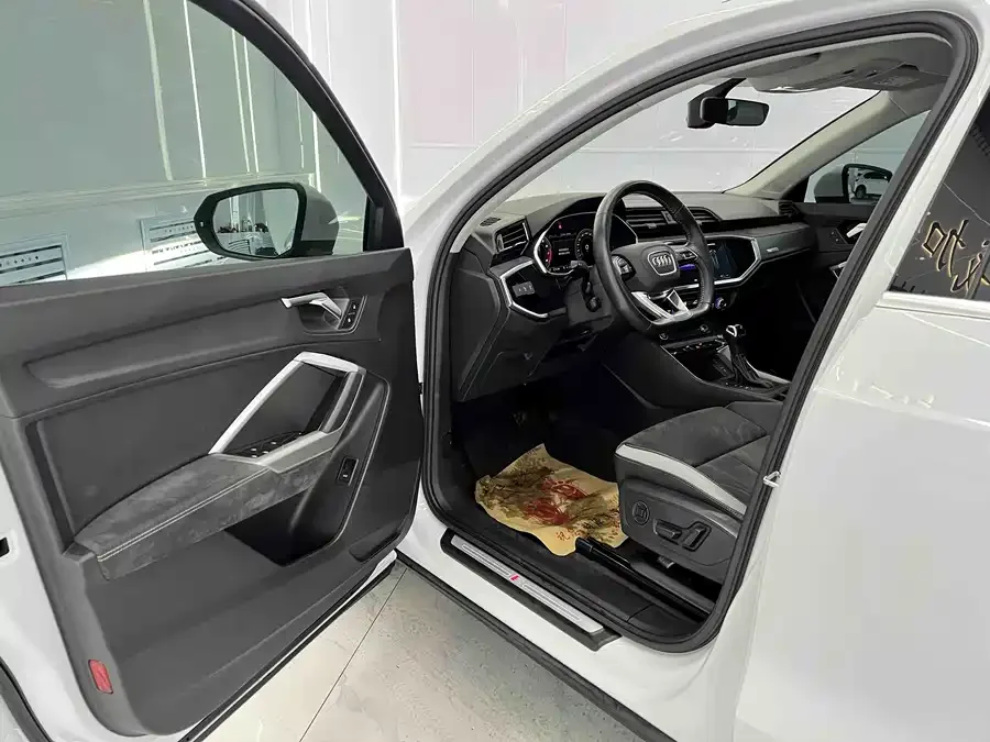Audi Q3 2022 35 TFSI Fashionable and Dynamic 2022 — миниатюра 5