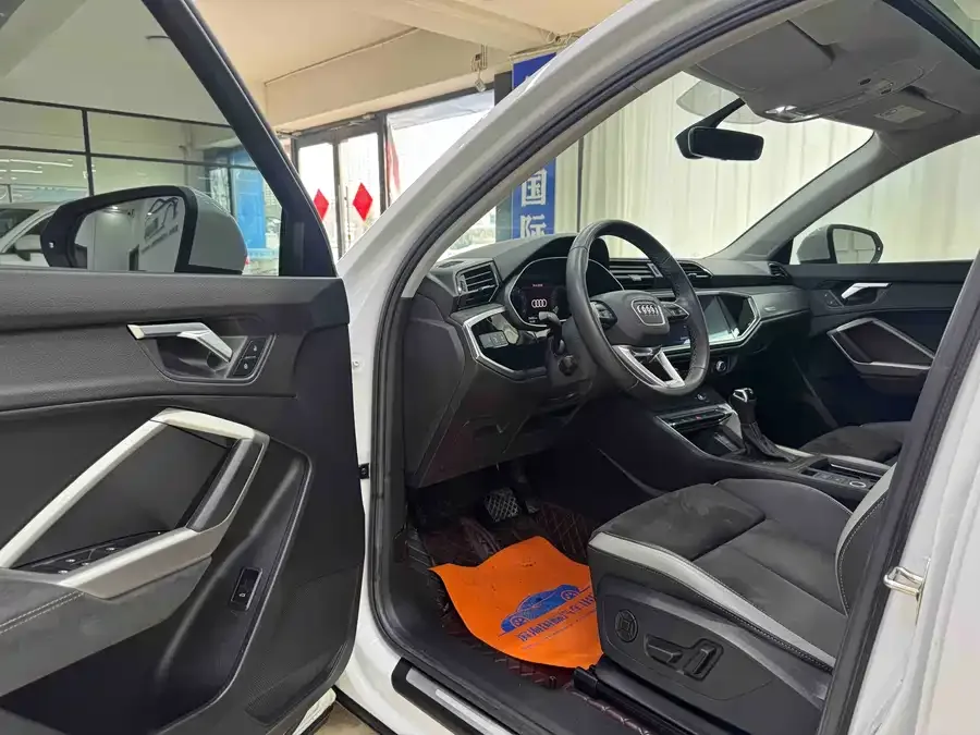 Audi Q3 2022 35 TFSI aggressive and dynamic model 2022 — миниатюра 4