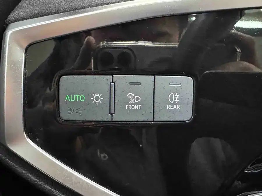 Audi Q3 2022 35 TFSI aggressive and dynamic model 2022 — миниатюра 5