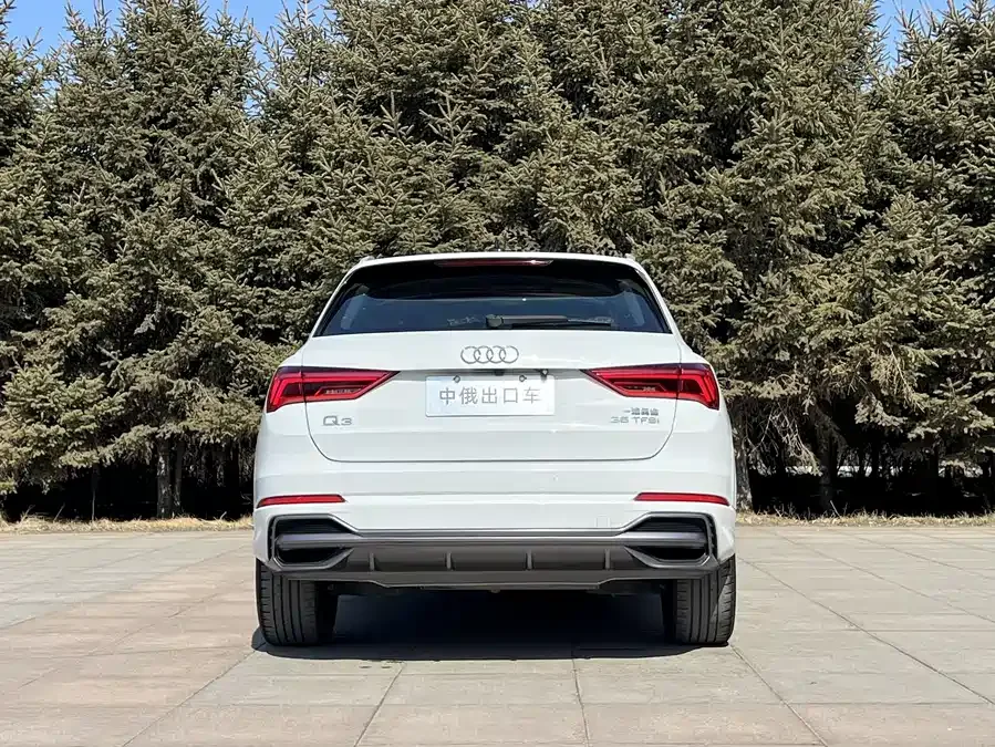 Audi Q3 2022 35 TFSI aggressive and dynamic model 2022 — миниатюра 2