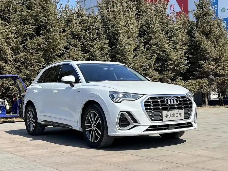 Audi Q3 2022 35 TFSI aggressive and dynamic model 2022 — миниатюра 3