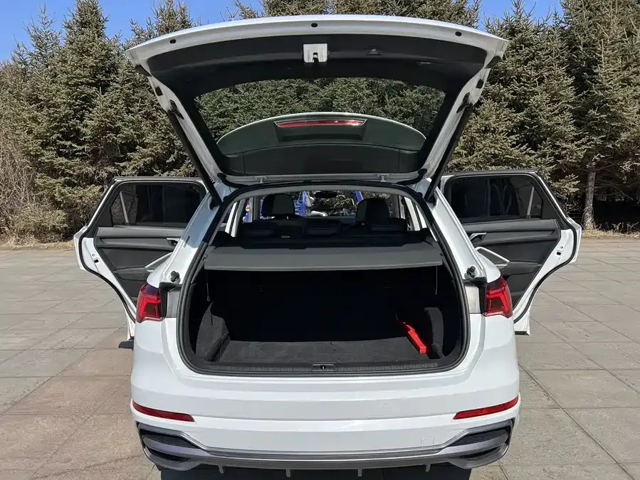 Audi Q3 2022 35 TFSI aggressive and dynamic model 2022 — миниатюра 4