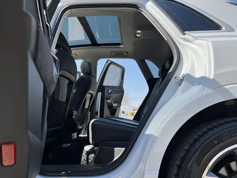 Audi Q3 2022 35 TFSI aggressive and dynamic model 2022 — миниатюра 5