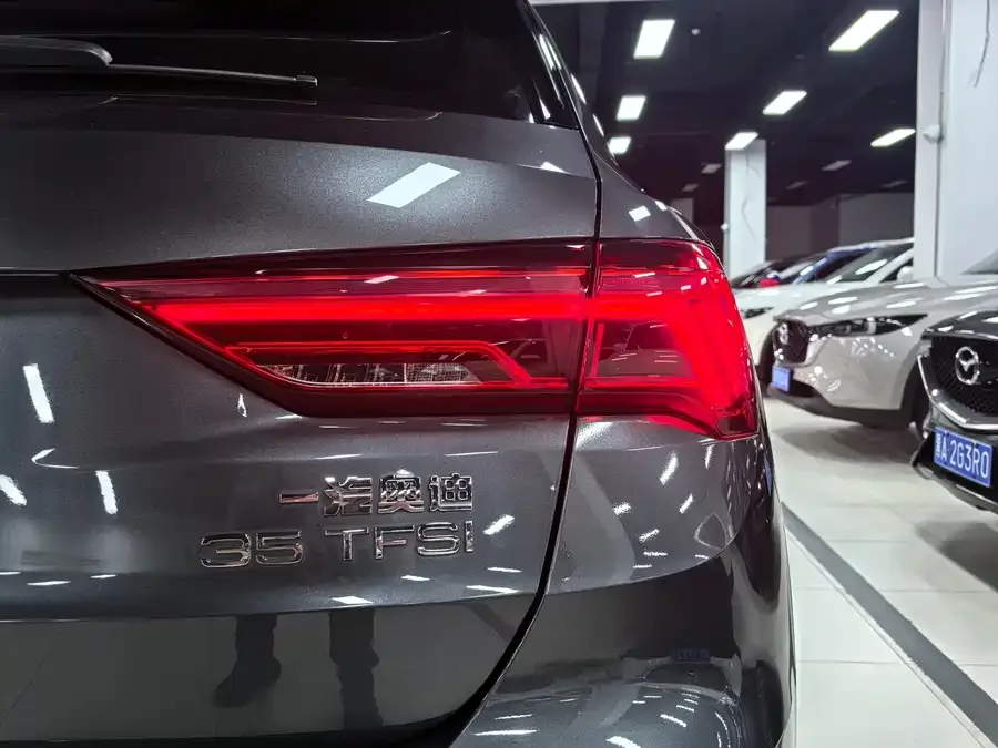Audi Q3 2022 35 TFSI Fashionable and Dynamic 2022 — миниатюра 2
