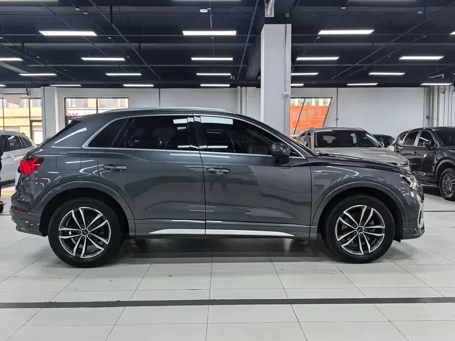 Audi Q3 2022 35 TFSI Fashionable and Dynamic 2022 — миниатюра 4