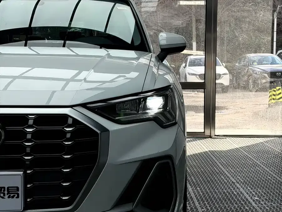 Audi Q3 2022 35 TFSI Fashionable and Dynamic 2022 — миниатюра 4