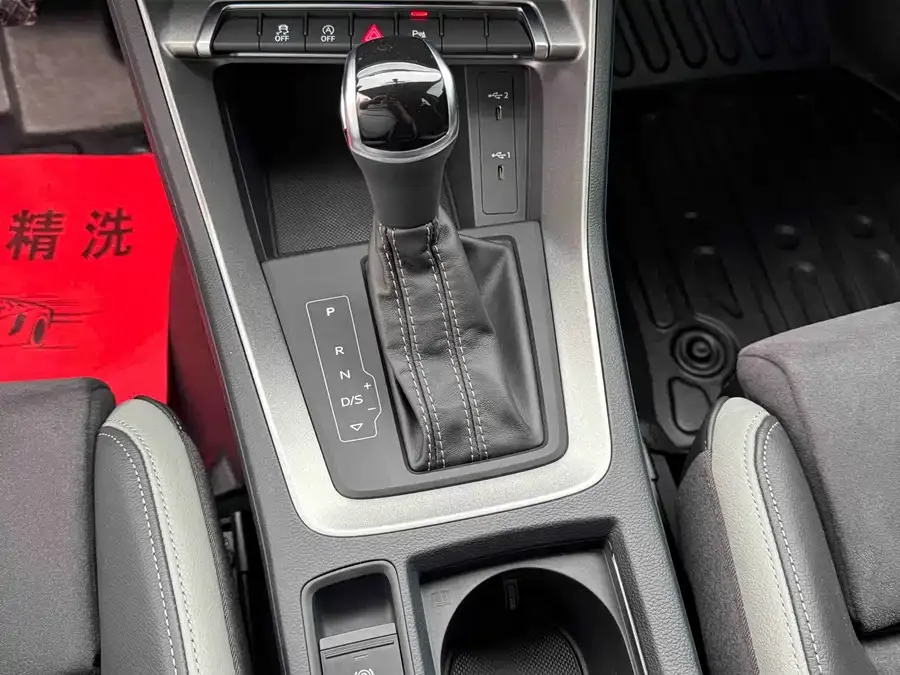 Audi Q3 2022 35 TFSI aggressive and dynamic model 2022 — миниатюра 5