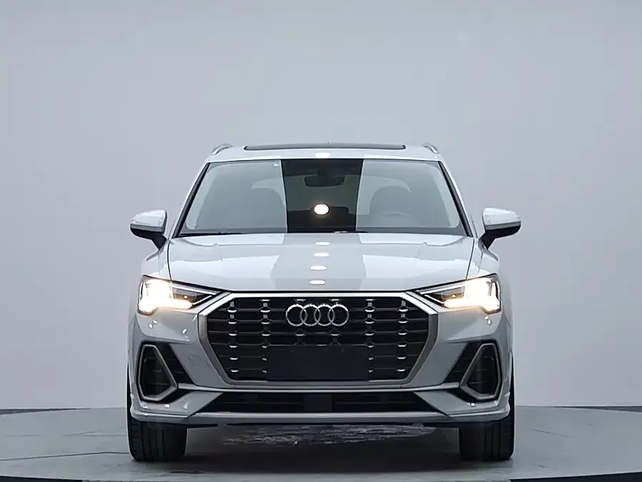 Audi Q3 2022 35 TFSI Fashionable and Dynamic 2022 — миниатюра 3
