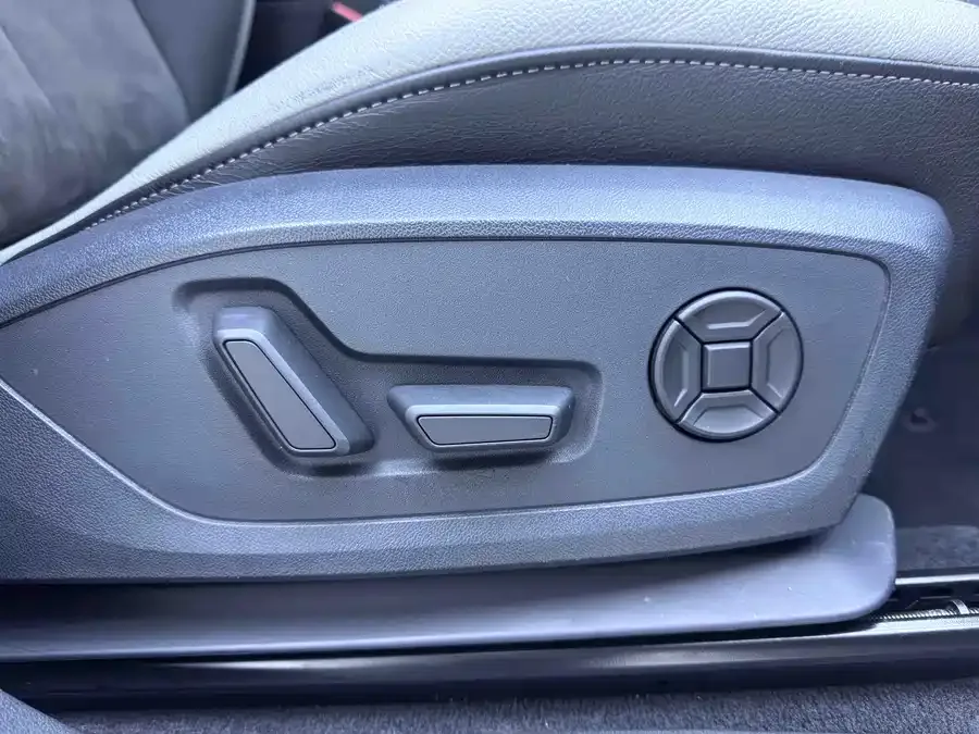 Audi Q3 2023 35 TFSI Fashion Dynamic Edition (1.4T) 2023 — миниатюра 4