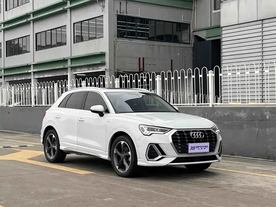 Audi Q3 2022 35 TFSI Fashionable and Dynamic 2022 — миниатюра 3