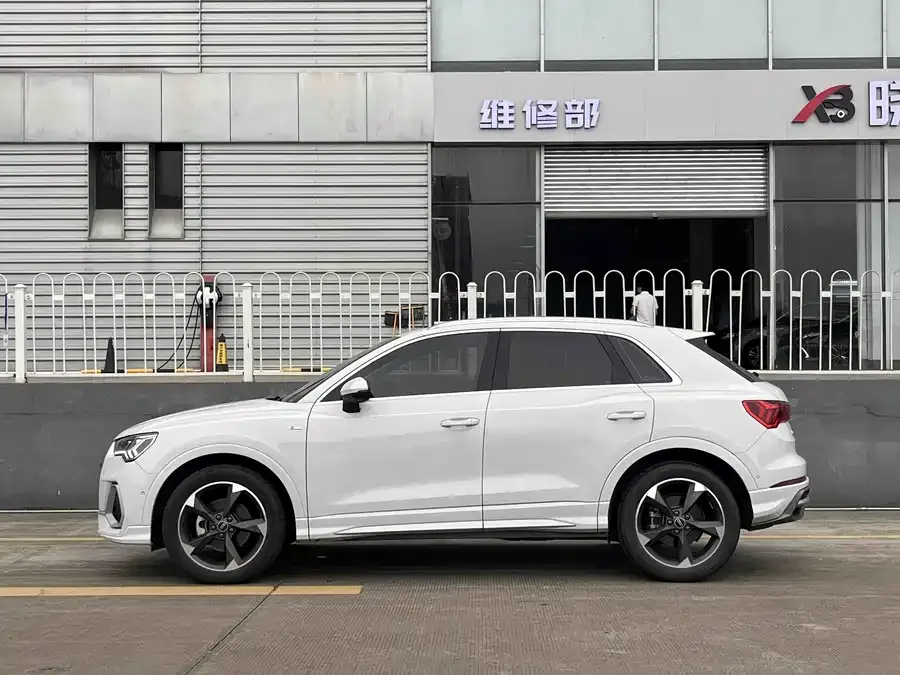 Audi Q3 2022 35 TFSI Fashionable and Dynamic 2022 — миниатюра 4