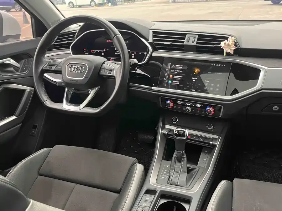 Audi Q3 2022 35 TFSI Fashionable and Dynamic 2022 — миниатюра 5