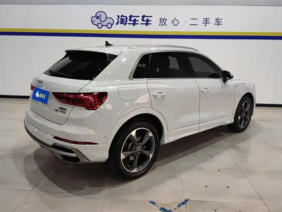 Audi Q3 2022 35 TFSI Fashionable and Dynamic 2022 — миниатюра 3