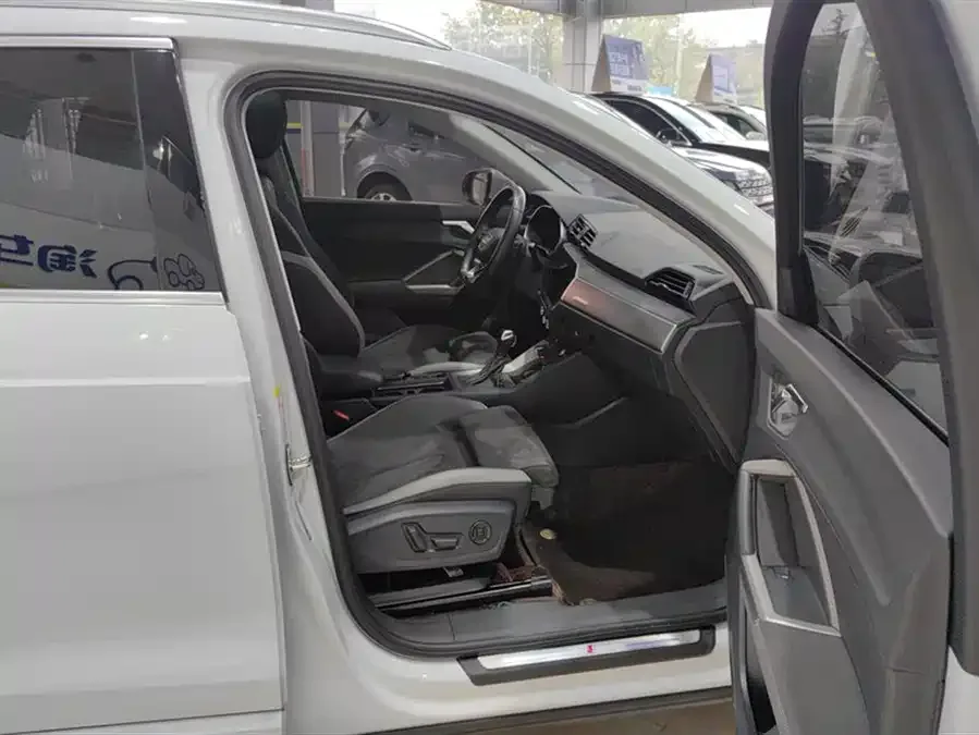 Audi Q3 2022 35 TFSI Fashionable and Dynamic 2022 — миниатюра 4