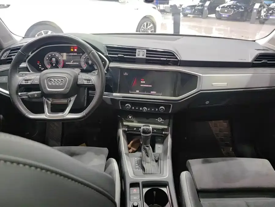 Audi Q3 2022 35 TFSI Fashionable and Dynamic 2022 — миниатюра 5