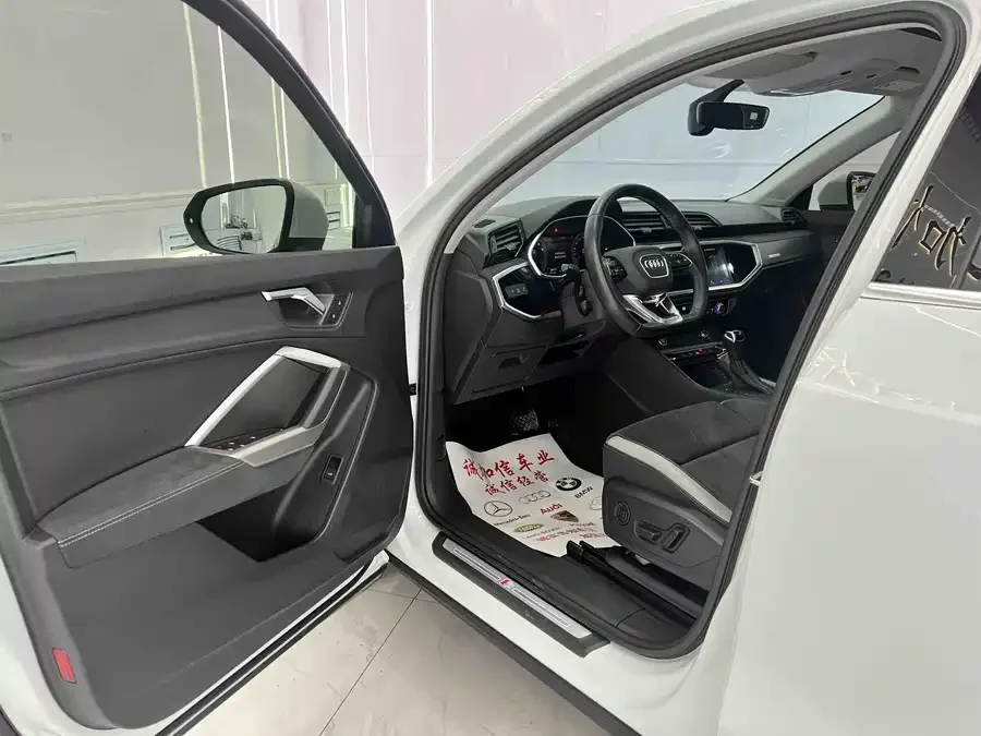 Audi Q3 2022 35 TFSI Fashionable and Dynamic 2022 — миниатюра 4