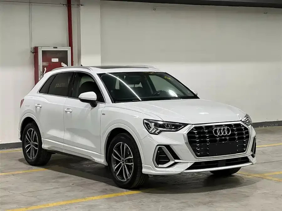 Audi Q3 2022 35 TFSI aggressive and dynamic model 2022 — миниатюра 3