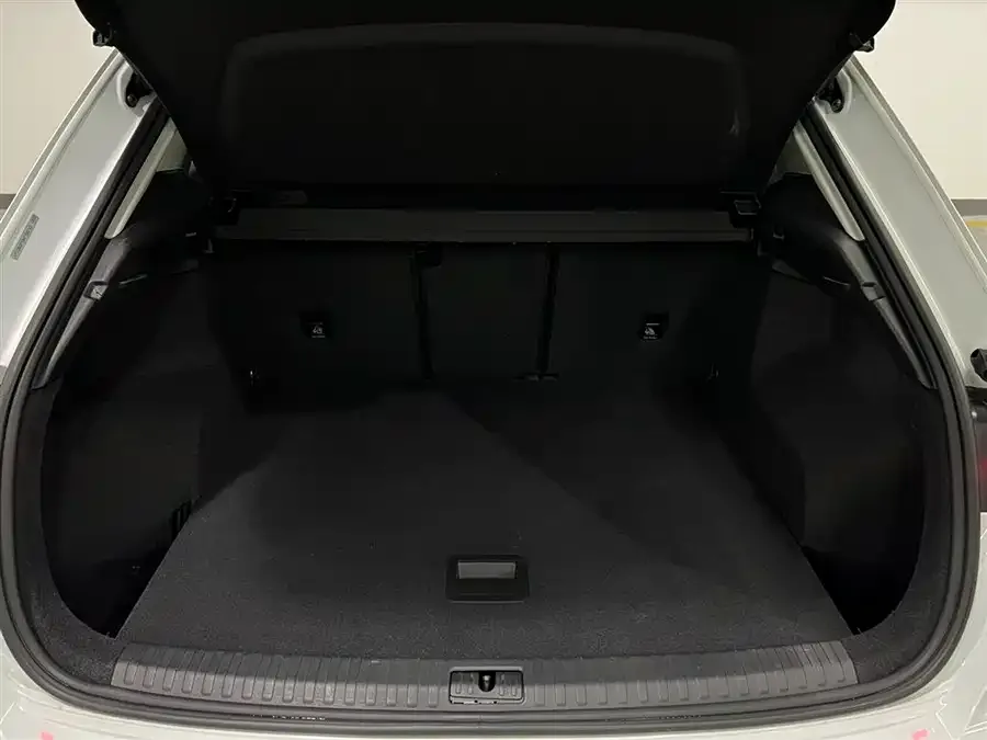 Audi Q3 2022 35 TFSI aggressive and dynamic model 2022 — миниатюра 4