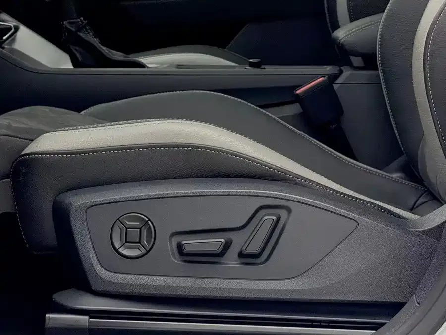 Audi Q3 2022 35 TFSI aggressive and dynamic model 2022 — миниатюра 5