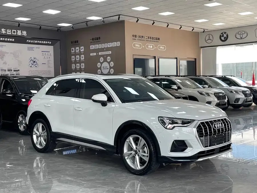 Audi Q3 2022 35 TFSI Fashionable and Elegant 2022 — миниатюра 3
