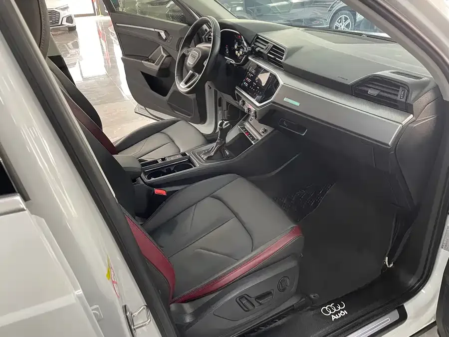 Audi Q3 2022 35 TFSI Fashionable and Elegant 2022 — миниатюра 4