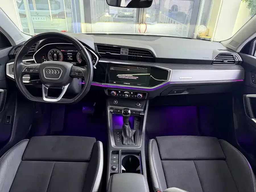 Audi Q3 2022 35 TFSI Fashionable and Dynamic 2023 — миниатюра 2