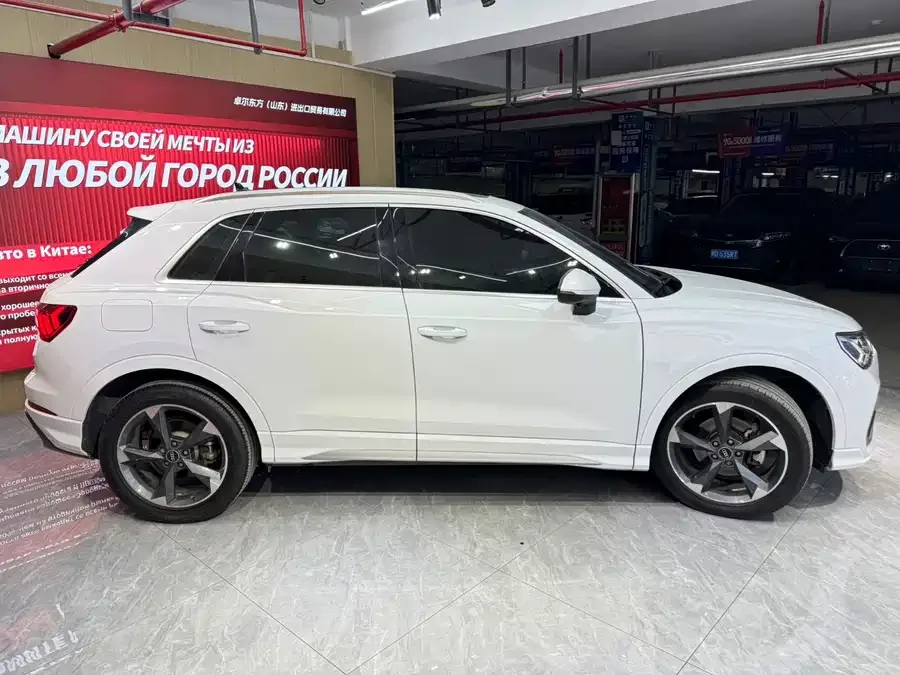 Audi Q3 2022 35 TFSI Fashionable and Dynamic 2022 — миниатюра 3
