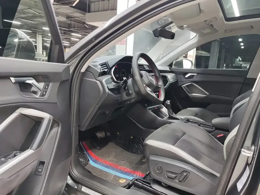 Audi Q3 2022 35 TFSI Fashionable and Dynamic 2022 — миниатюра 2