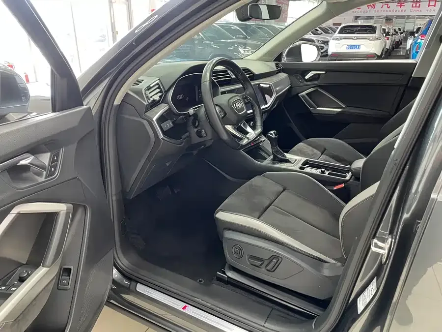 Audi Q3 2022 35 TFSI Fashionable and Dynamic 2022 — миниатюра 4