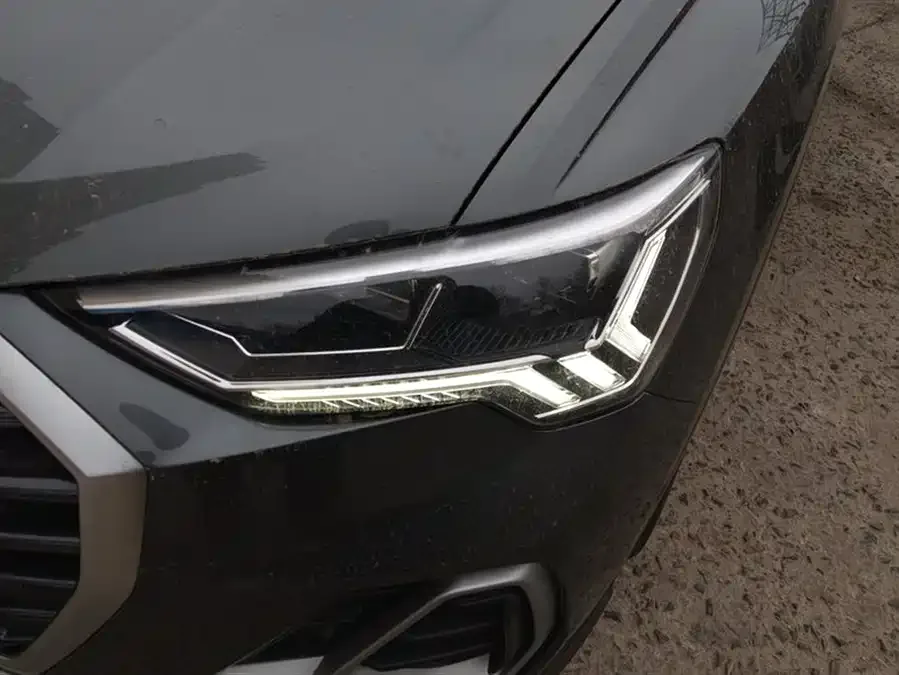 Audi Q3 2022 35 TFSI Fashionable and Dynamic 2022 — миниатюра 2