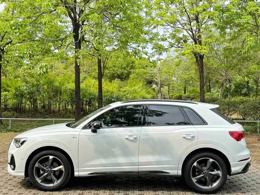 Audi Q3 2023 35 TFSI Fashion Dynamic Edition (1.4T) 2022 — миниатюра 3