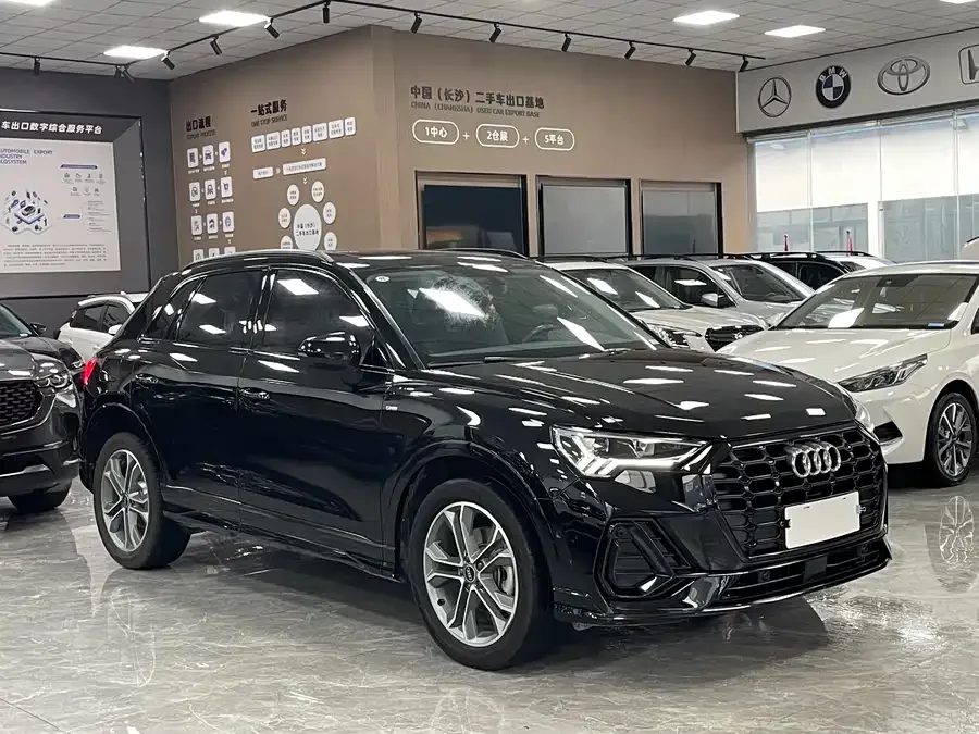 Audi Q3 2022 35 TFSI Fashionable and Dynamic 2022 — миниатюра 3