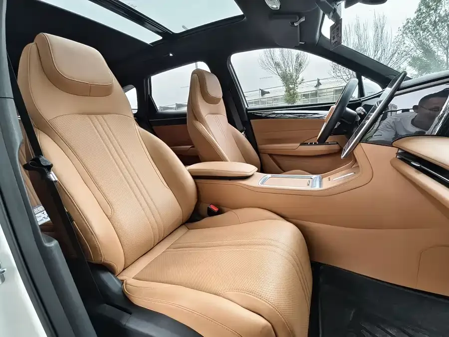 Geely Galaxy L7 Galaxy L7 2025 EM-i 115km Exploration+ Edition 2025 — миниатюра 3