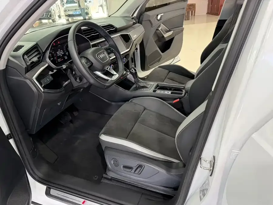 Audi Q3 2022 35 TFSI Fashionable and Dynamic 2022 — миниатюра 4
