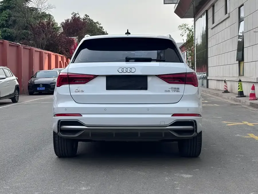 Audi Q3 2022 35 TFSI Fashionable and Dynamic 2022 — миниатюра 2