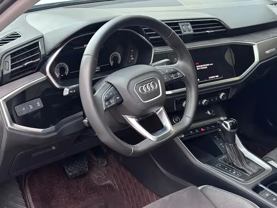 Audi Q3 2022 35 TFSI Fashionable and Dynamic 2022 — миниатюра 4