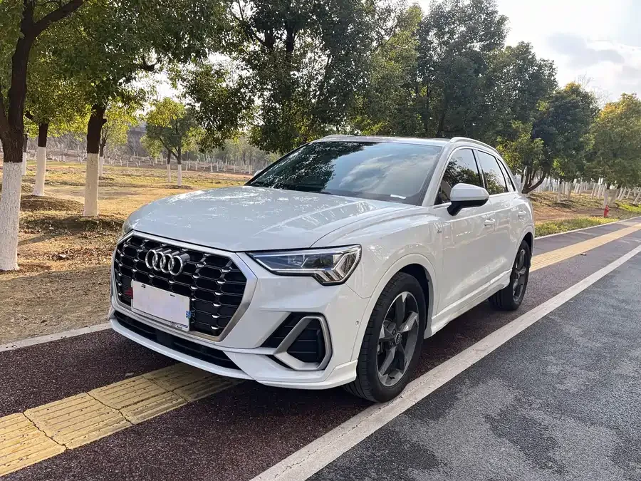 Audi Q3 2022 35 TFSI Fashionable and Dynamic 2022 — фото 1, купить с доставкой в Москву
