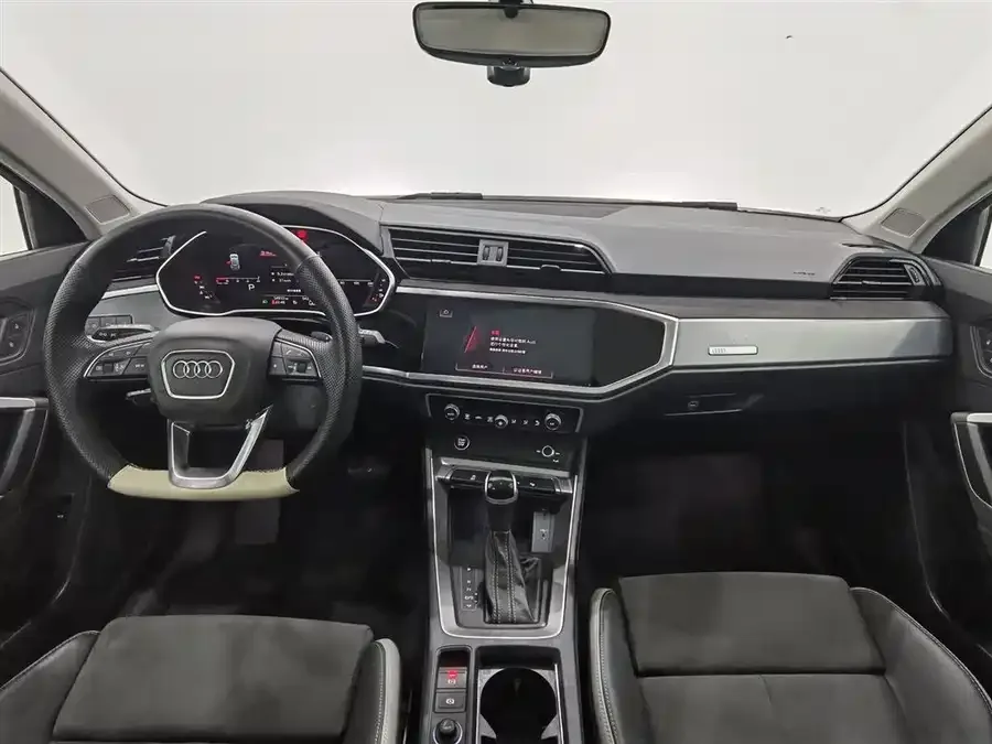 Audi Q3 2022 35 TFSI Fashionable and Dynamic 2022 — миниатюра 2