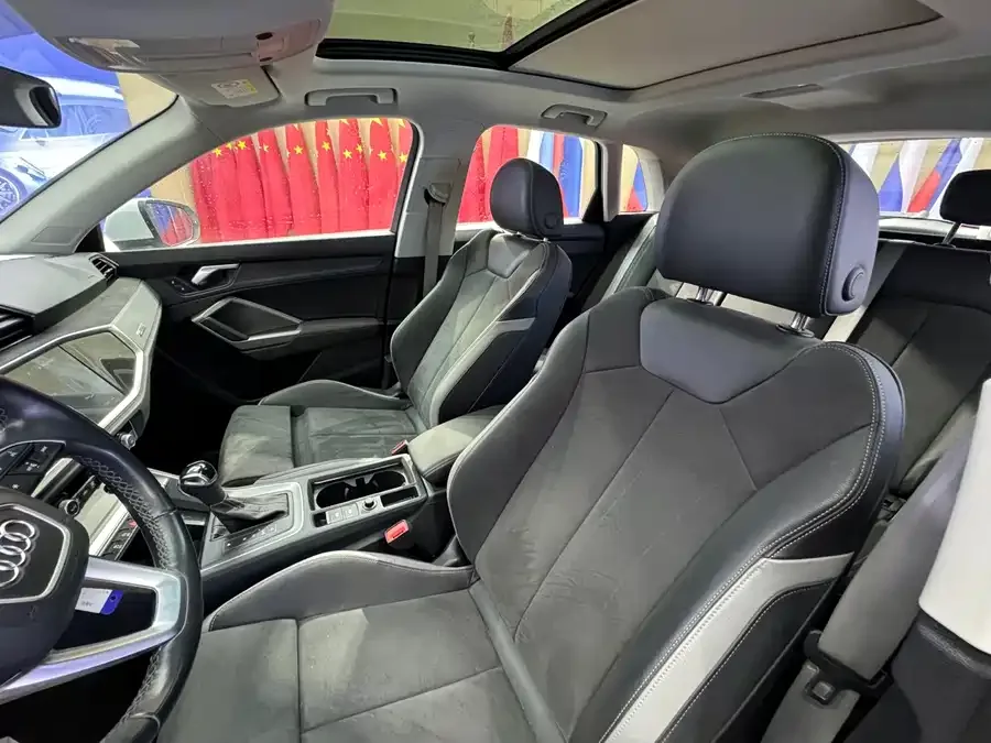 Audi Q3 2022 35 TFSI aggressive and dynamic model 2022 — миниатюра 4