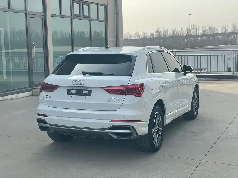 Audi Q3 2022 35 TFSI aggressive and dynamic model 2022 — миниатюра 2