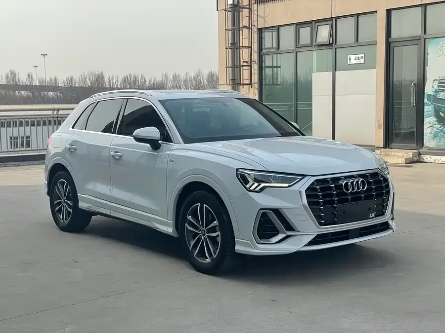 Audi Q3 2022 35 TFSI aggressive and dynamic model 2022 — миниатюра 3