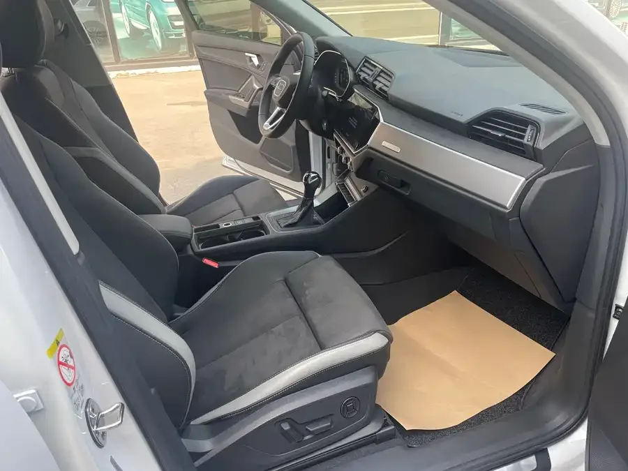 Audi Q3 2022 35 TFSI aggressive and dynamic model 2022 — миниатюра 5