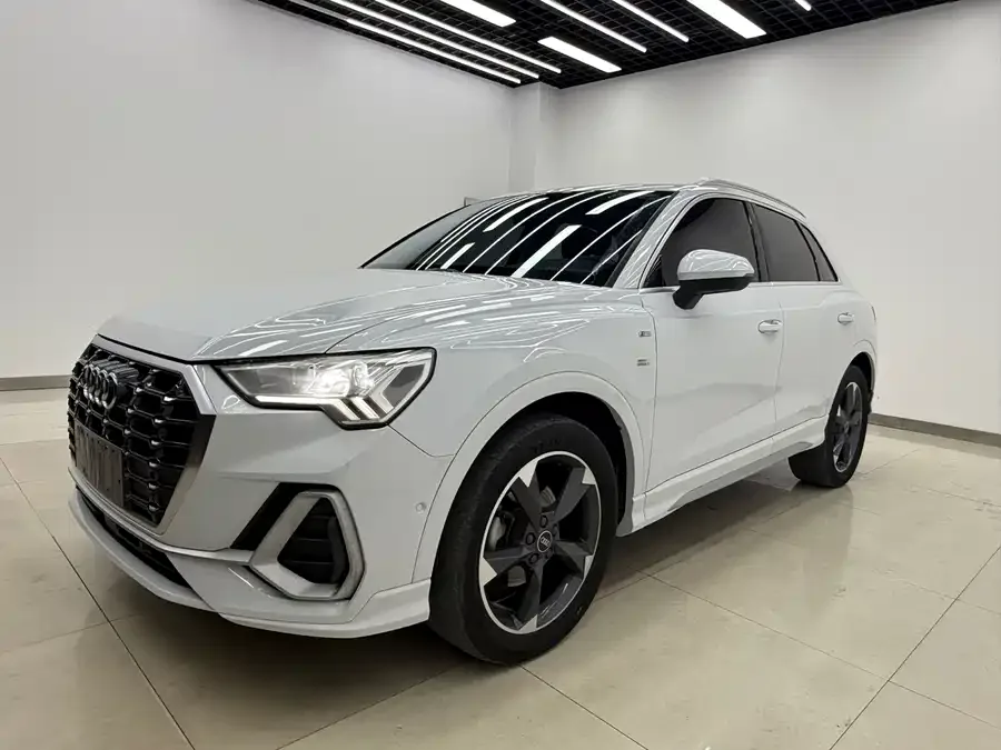 Audi Q3 2022 35 TFSI Fashionable and Dynamic 2022 — фото 1, купить с доставкой в Москву