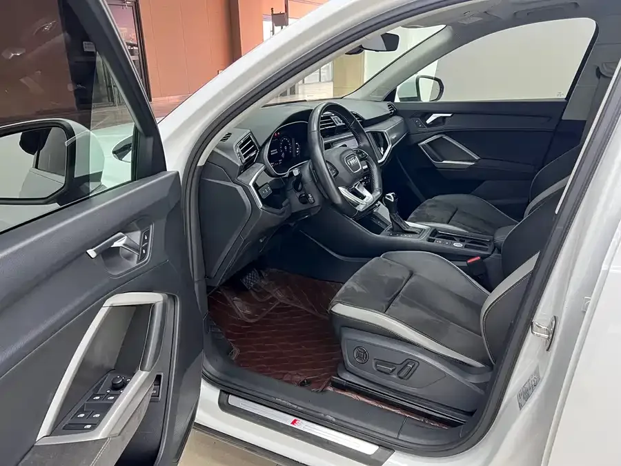Audi Q3 2022 35 TFSI Fashionable and Dynamic 2022 — миниатюра 2