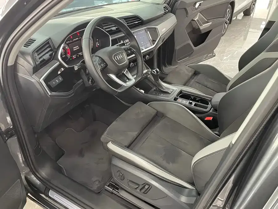 Audi Q3 2022 35 TFSI Fashionable and Dynamic 2022 — миниатюра 2