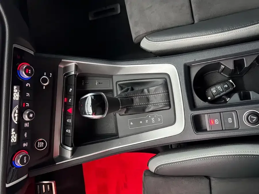 Audi Q3 2022 35 TFSI Fashionable and Dynamic 2022 — миниатюра 5