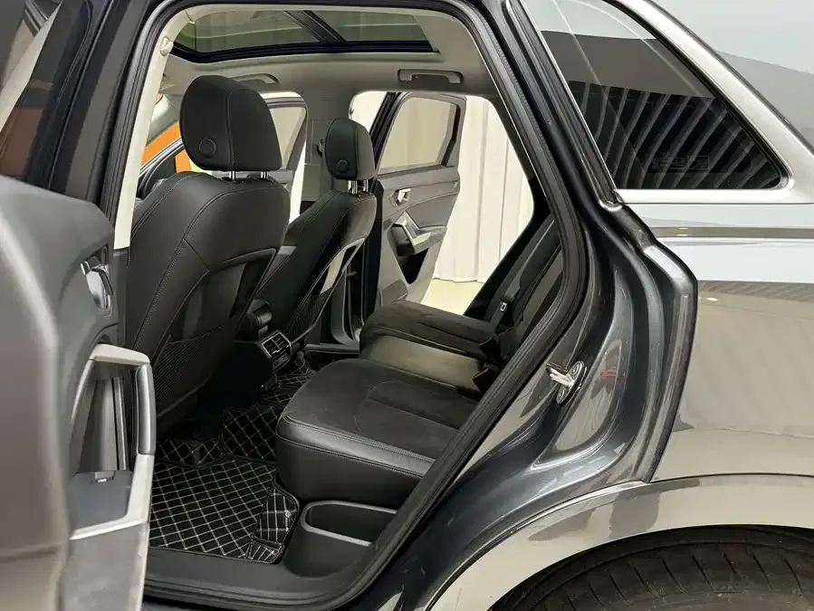 Audi Q3 2022 35 TFSI Fashionable and Dynamic 2022 — миниатюра 2