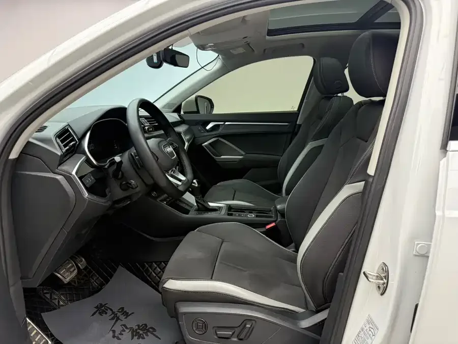 Audi Q3 2023 35 TFSI Fashion Dynamic Edition (1.4T) 2022 — миниатюра 2