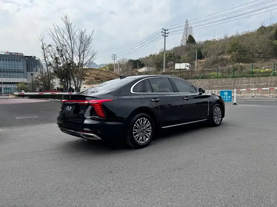 Hongqi H5 Hongqi H5 2024 1.5T DCT Zhilian Qiyun Edition 2025 — миниатюра 2