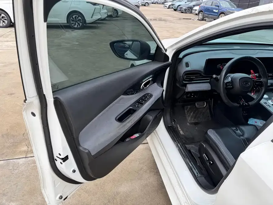 GAC Trumpchi Shadow Leopard Shadow Leopard 2024 400T Automatic Shadow Leopard R PRO Edition 2024 — миниатюра 4